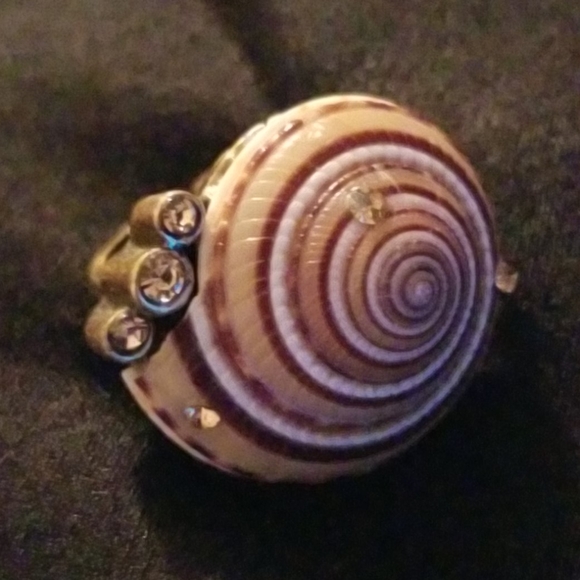Costume Jewelry seashell design ring - Picture 1 of 12